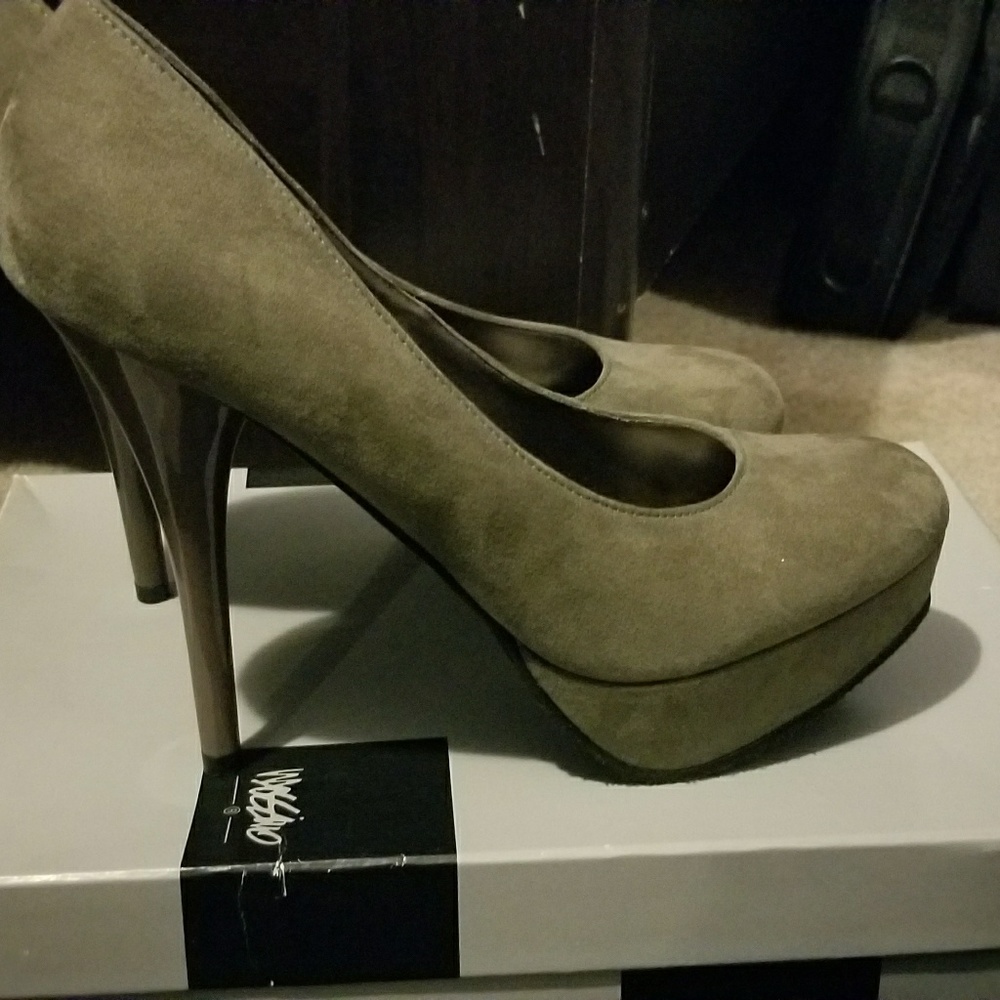 Heals - Picture 2 of 2